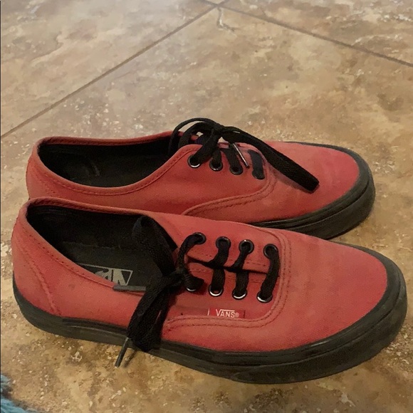 Red and black vans - Picture 2 of 2